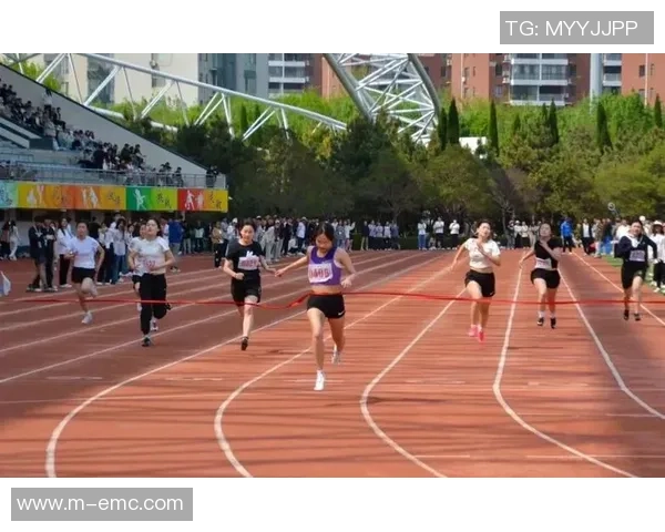 激情四溢的足球盛宴在校园举行各队争夺冠军荣耀展现青春风采